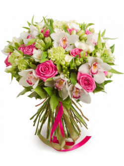 Букет из роз, гвоздик, фрезий, орхидеи и декоративной зелени