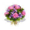 Букет из розовых роз, ирисов и декоративной зелени