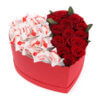 Сладкая коробочка в форме сердца с розами и раффаэлло