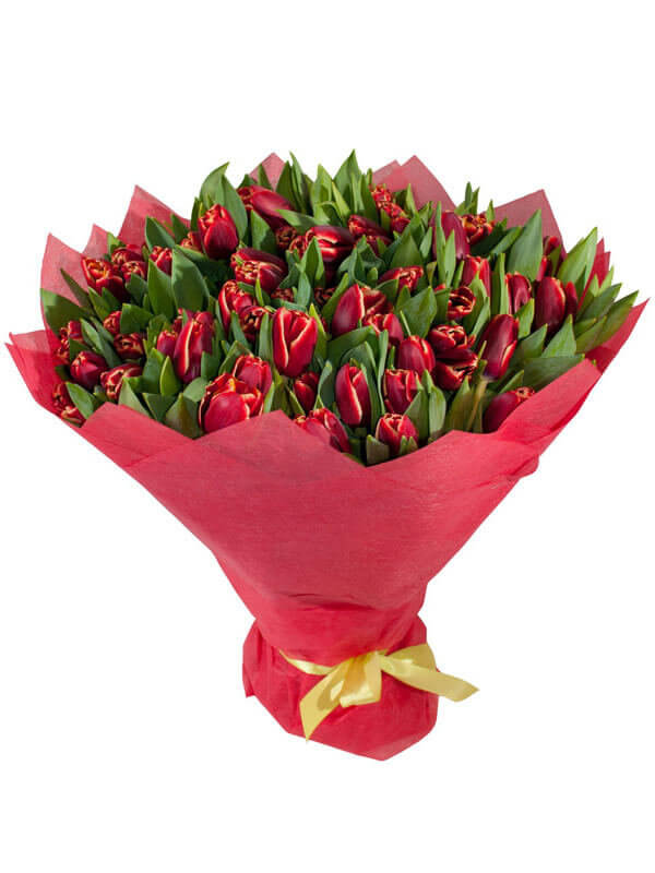 Страстный букет из 35 красных тюльпанов в упаковке из фетра