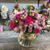 Букет из розовых роз, орхидей, кустовой хризантемой и декоративной зеленью