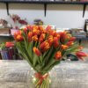 Букет из 45 красных тюльпанов с оранжевыми краями