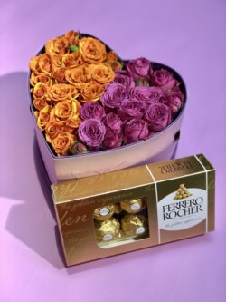 Коробочка в виде сердца с Ферреро Роше, розовыми и оранжевыми розами