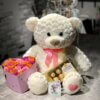 Набор из коробочки в форме сердца с разноцветными розами, мягкой игрушки «Медвежонок» и конфет «Ferrero Rocher»