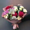 Букет из роз, альстромерий, хризантемы и декоративной зелени в упаковке